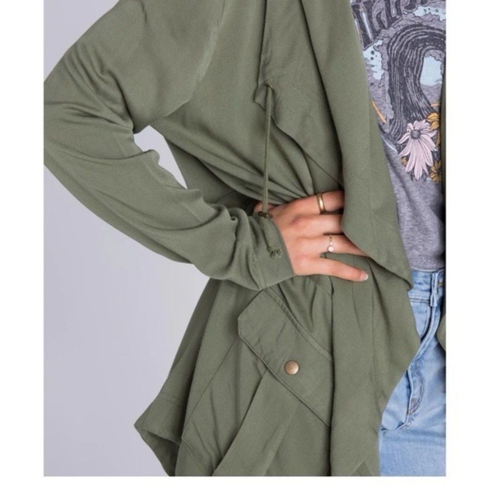 Billabong jacket. - Picture 2 of 8